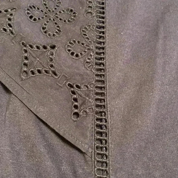 Banana Republic Black Eyelet Flutter Sleeve Shirt Top in Size Medium. - Picture 6 of 11
